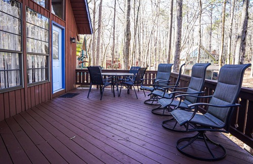 Pine Mountain Cabin | Enchanting Lake View chalet with ramp access