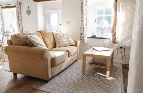 Newport House | End Cottage