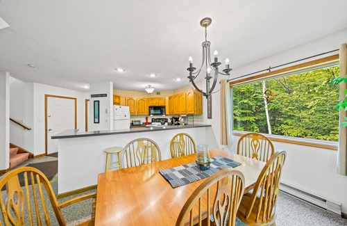 North Creek House | End-unit townhome near skiing and golf with deck, gas fireplace, & washer/dryer