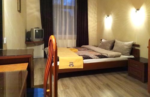 Yavory Hotel | Eney Budget Three-Room Apartment