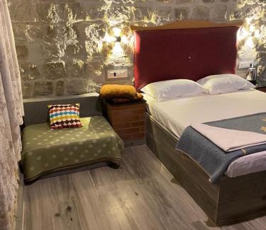 Yelagiri Ski Chalet | English Rustic Stone Cottage