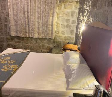 Yelagiri Ski Chalet | English Rustic Stone Cottage