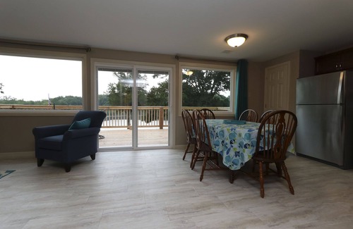 Perryville House | Enjoy A 17 Acre Lake At The Cash Lodge