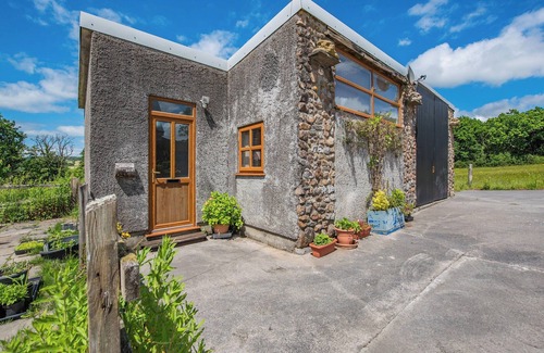 Kidwelly Cottage | Enjoy a Carmarthenshire countryside break at this peaceful farm stay.