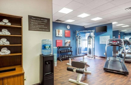 Avenel House | Enjoy a cozy bed and spacious room near the Newark Airport