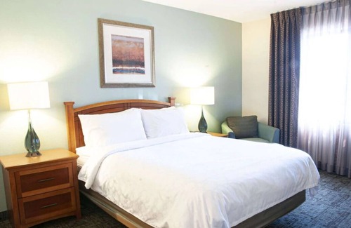 Acres Green House | Enjoy a Hassle-Free Stay! Pet-Friendly, w/ Pool, Near Park Meadows Mall