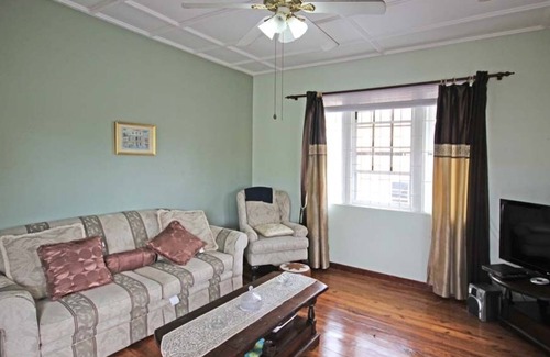 Brighton Apartment | Enjoy A Peaceful Vacation Steps away from a Pristine Beach On The West Coast