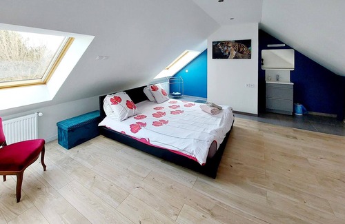 Leffrinckoucke House | Enjoy a relaxing stay in this charming townhome located just minutes from beautiful North Beach.