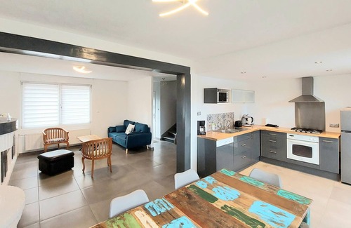 Leffrinckoucke House | Enjoy a relaxing stay in this charming townhome located just minutes from beautiful North Beach.