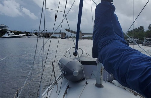 Stocking Island Boat Rental | Enjoy a trip to the Exumas in the Bahamas on a 30' Pearson Sailboat
