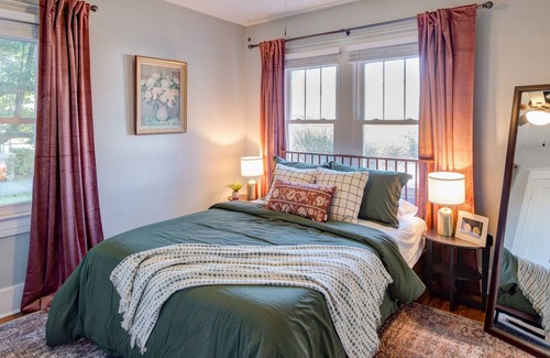 Audubon House | Enjoy Holidays with Family at Cozy Designer Cottage! Quiet Neighborhood, Central
