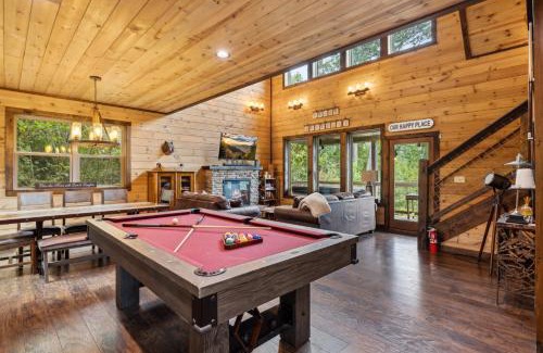 Gatlinburg - Pigeon Forge House | Enjoy Peace and Serenity 2BR Cabin with Hot Tub, Games & Mountain Views in Cobbly Knob Family & Pet Friendly