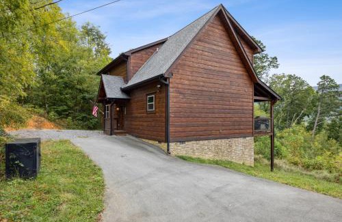 Gatlinburg - Pigeon Forge House | Enjoy Peace and Serenity 2BR Cabin with Hot Tub, Games & Mountain Views in Cobbly Knob Family & Pet Friendly