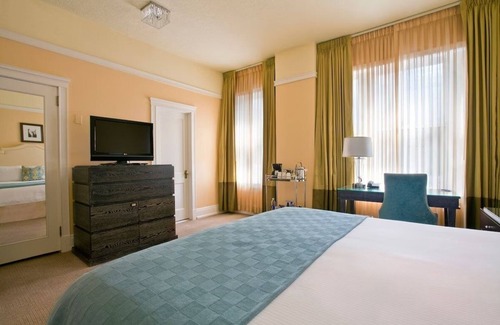 Goose Hollow Hotel | Enjoy Portland's Best Attractions from a Downtown Hotel! Pet-Friendly!