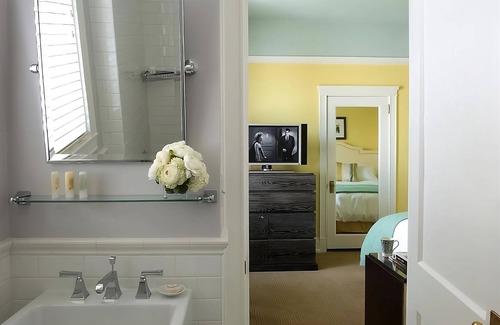 Goose Hollow Hotel | Enjoy Portland's Best Attractions from a Downtown Hotel! Pet-Friendly!