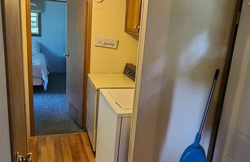 Hammond House | Enjoy PRIVACY and comfort for the whole family above the shores of Black Lake!