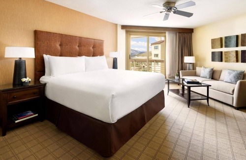 Crested Butte Hotel | Enjoy Stunning Views at a Scenic Room Near Crested Butte | Pet-friendly