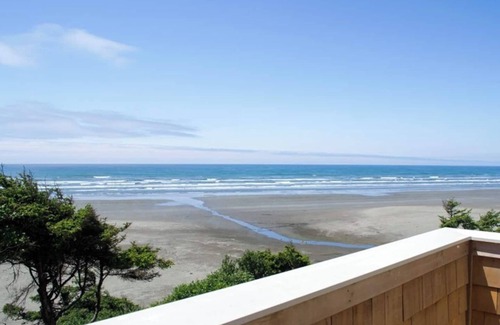 Seabrook House | Enjoy the beach, ocean and sunsets no matter the weather.
