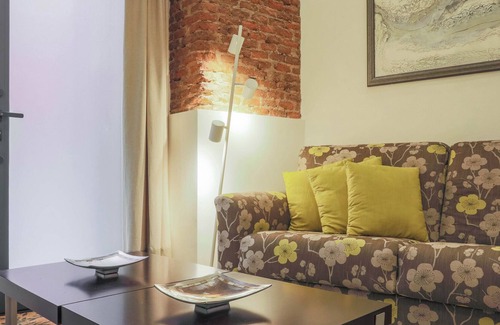 Malasana Apartment | Enjoy the center of Madrid! Sharing Co. 2 Bedroom Apartment
