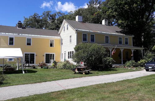 Lyndeborough Apartment | Enjoy the country life!