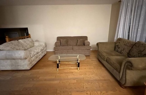 South Stormont House | Enjoy the Full House, 3 bedroom, 3 queen bed+1sofa Bed