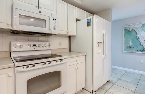 New Smyrna Beach Apartment | Enjoy the gorgeous sunset in this beautiful 32 condo ~ OW9-305