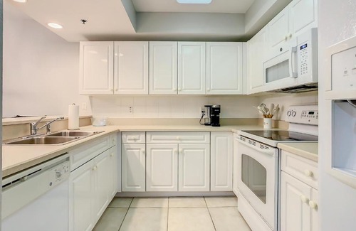 New Smyrna Beach Apartment | Enjoy the gorgeous sunset in this beautiful 32 condo ~ OW9-305