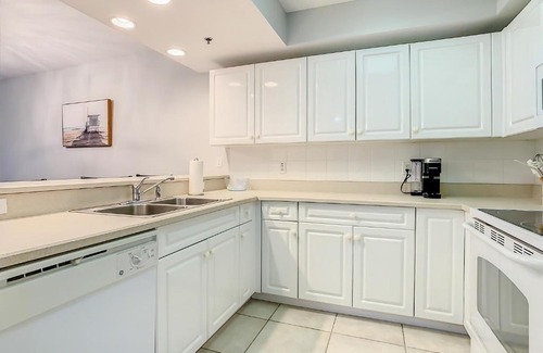 New Smyrna Beach Apartment | Enjoy the gorgeous sunset in this beautiful 32 condo ~ OW9-305