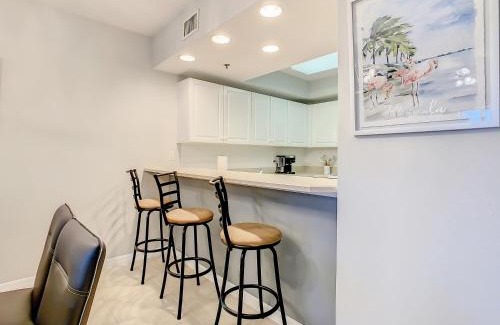 New Smyrna Beach Apartment | Enjoy the gorgeous sunset in this beautiful 32 condo ~ OW9-305