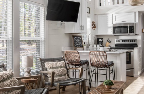 Tracy City House | Enjoy the lake & mountain retreat at The Water & Woods Tiny Home