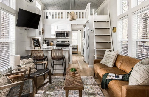 Tracy City House | Enjoy the lake & mountain retreat at The Water & Woods Tiny Home