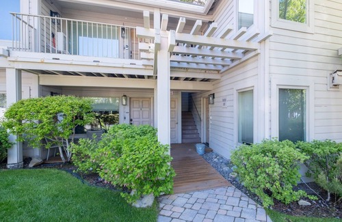 Kings Beach Condo | Enjoy the Lakeview! Complex centrally located in Kings Beach, right on the Lake!