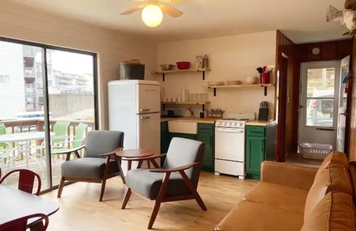 Camdenton Cabin | Enjoy the Quiet Side of the Lake With Resort Amenities + a No-Wake Cove.