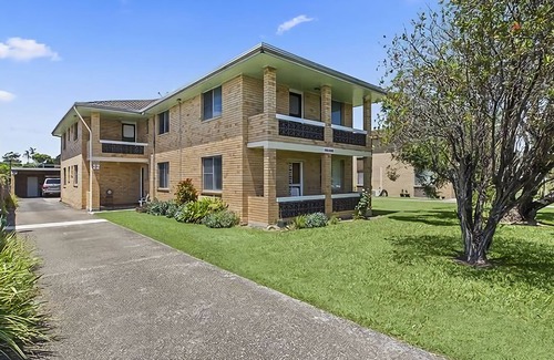Urunga Apartment | Enjoy the very best of the coastal lifestyle in this ground-floor, two-bedroom apartment
