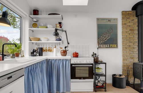 Assens House | Enjoy this beautiful cottage in rare and unique location with private access to the beach.