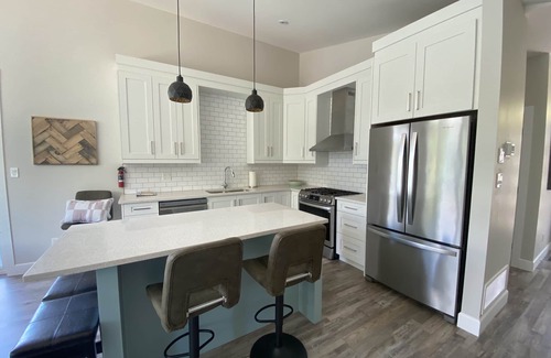 Youbou House | Enjoy This Fully Equipped, Modern Lakehouse Escape w/King Bed & Amazing Views