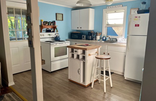 North Eastham Cottage | Enjoy this Hidden Hideaway in a prime, private location!