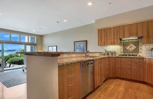 Blaine Condo | Enjoy this three bedroom beachfront condo, stunning views, relax and rejuvenate