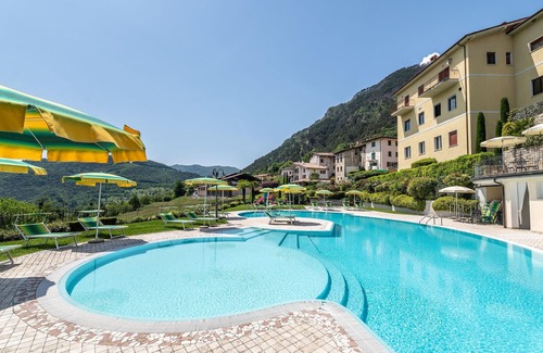 Vesio House | Enjoy your vacation and the view of Lake Garada in this tasteful family farmhouse.
