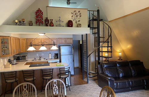Perryville House | Enjoy Your Own Private 17 Acre Lake At The Taylor Lodge