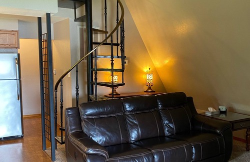 Perryville House | Enjoy Your Own Private 17 Acre Lake At The Taylor Lodge
