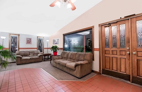 Summitt Hotel | Enjoy Your Stay at Knights Inn Ashland! Pool, Picnic Area, Parking, WiFi