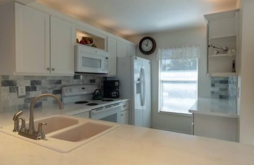 Hammock Bay House | Enjoy your stay at this cozy condo right off Marco Island at Mainsail 1035 in Naples!