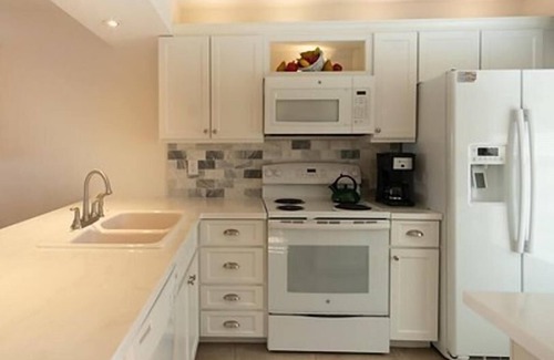 Hammock Bay House | Enjoy your stay at this cozy condo right off Marco Island at Mainsail 1035 in Naples!