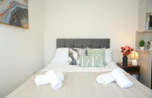 Luton House | Ensuite Room 4 mins from Luton Airport