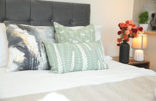 Luton House | Ensuite Room 4 mins from Luton Airport