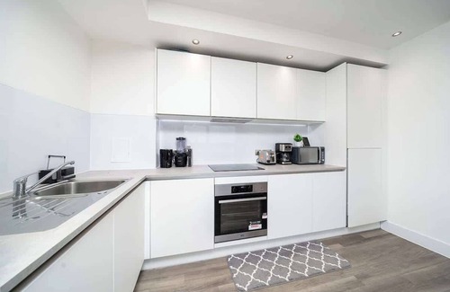 Royal Docks Apartment | Ensuite Room - Prime Spot Near O2 & Canary Wharf