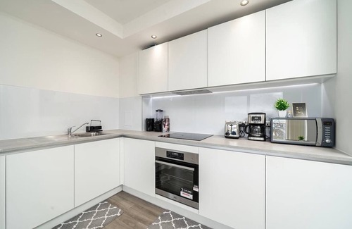 Royal Docks Apartment | Ensuite Room - Prime Spot Near O2 & Canary Wharf