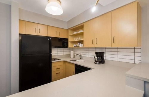 Andover Hotel | Ensuring a Very Comfortable & Memorable Stay! Free Breakfast, Pet-Friendly, Pool