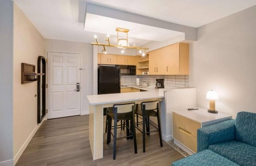 Andover Hotel | Ensuring a Very Comfortable & Memorable Stay! Free Breakfast, Pet-Friendly, Pool